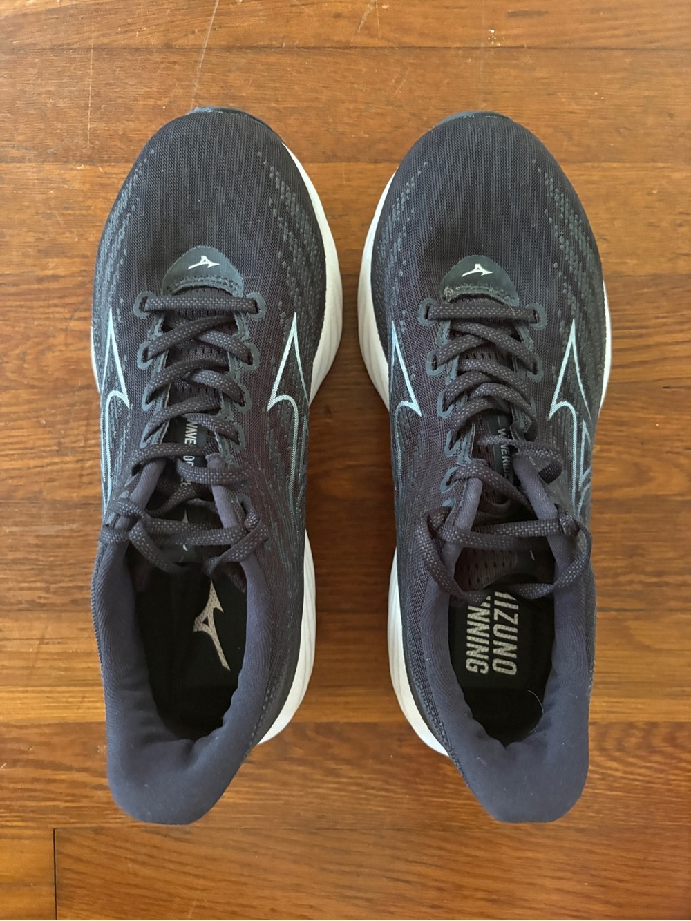 Mizuno Waverider 28